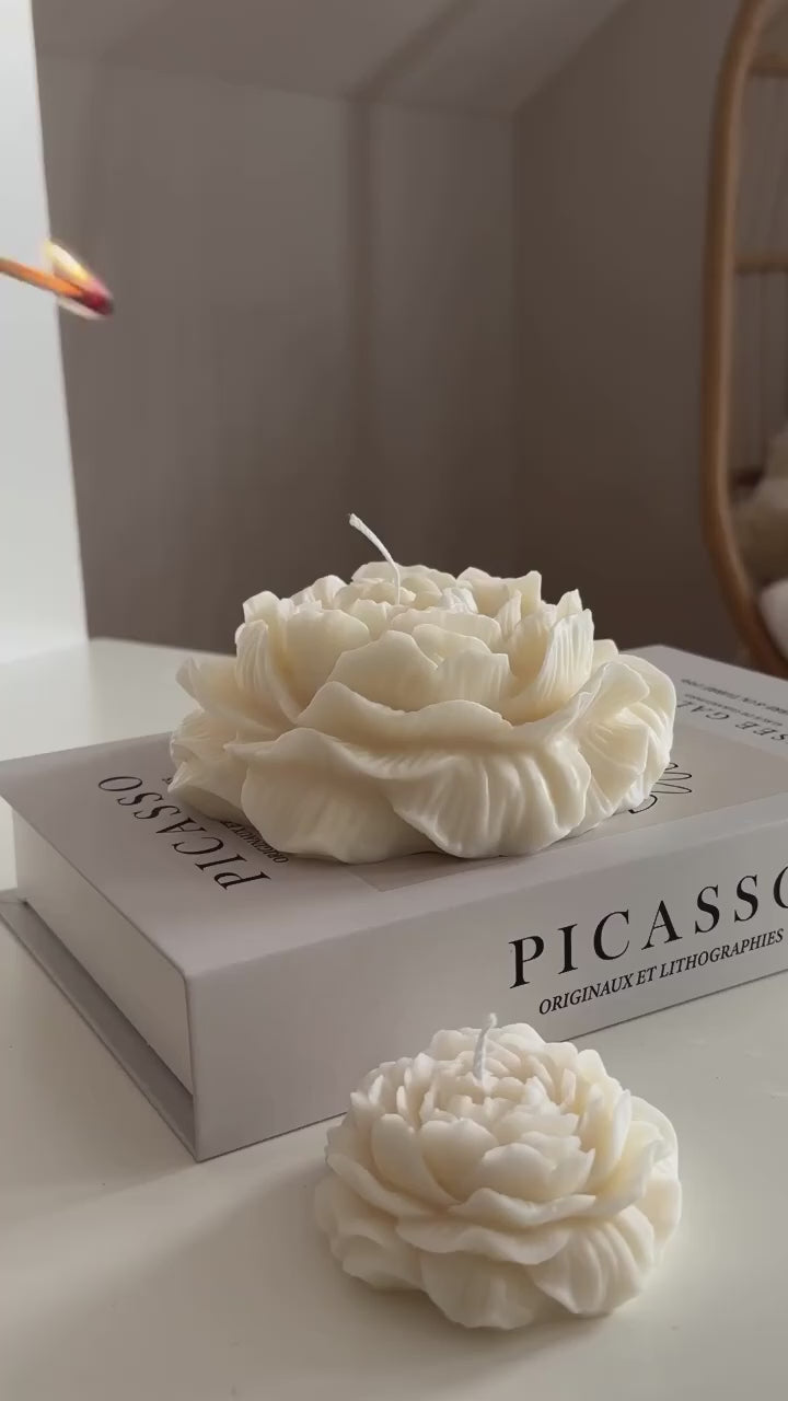 Grande Peony Bloom Candle
